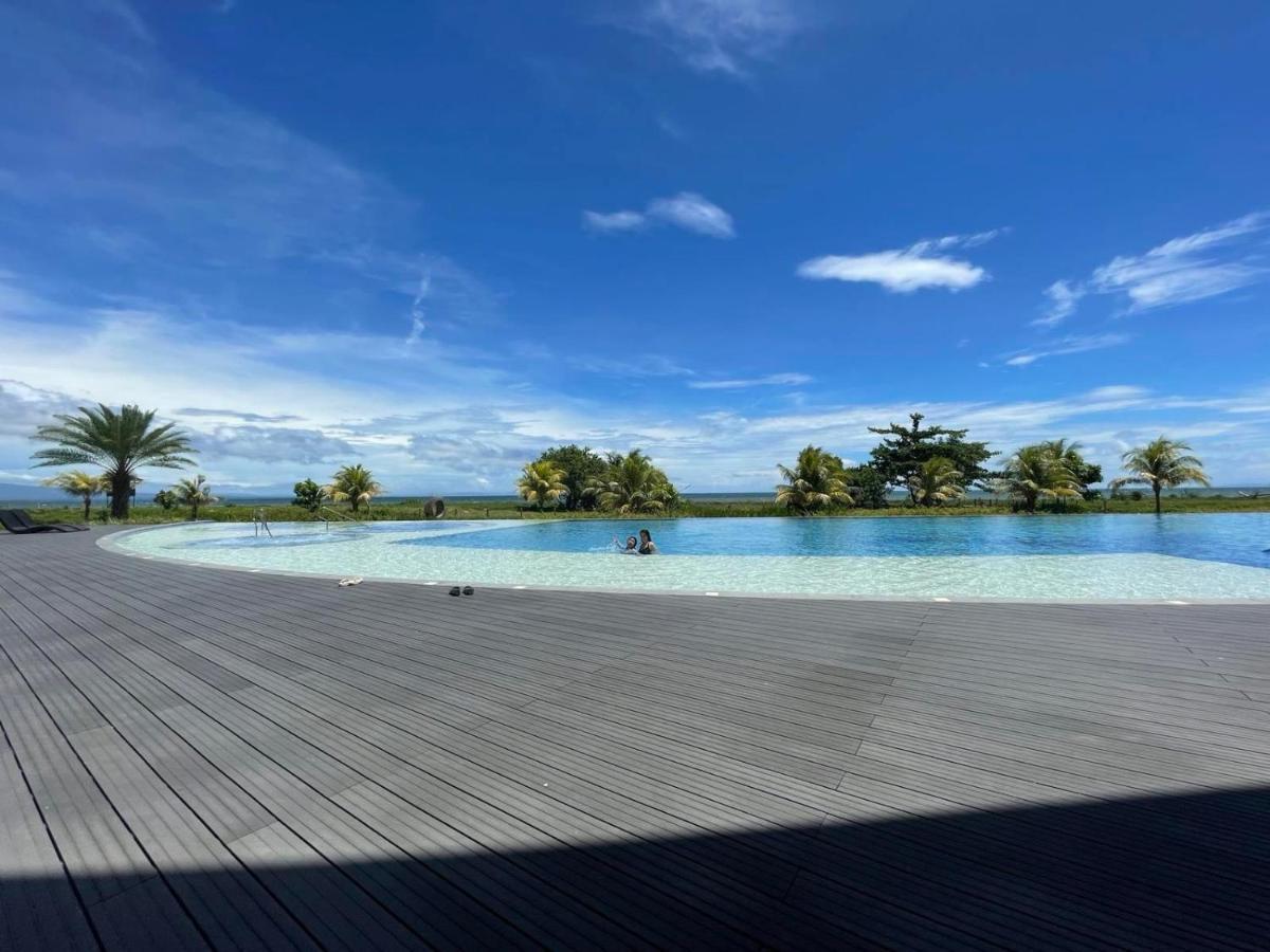 Seafront Residences Vacation Getaway San Juan  Buitenkant foto