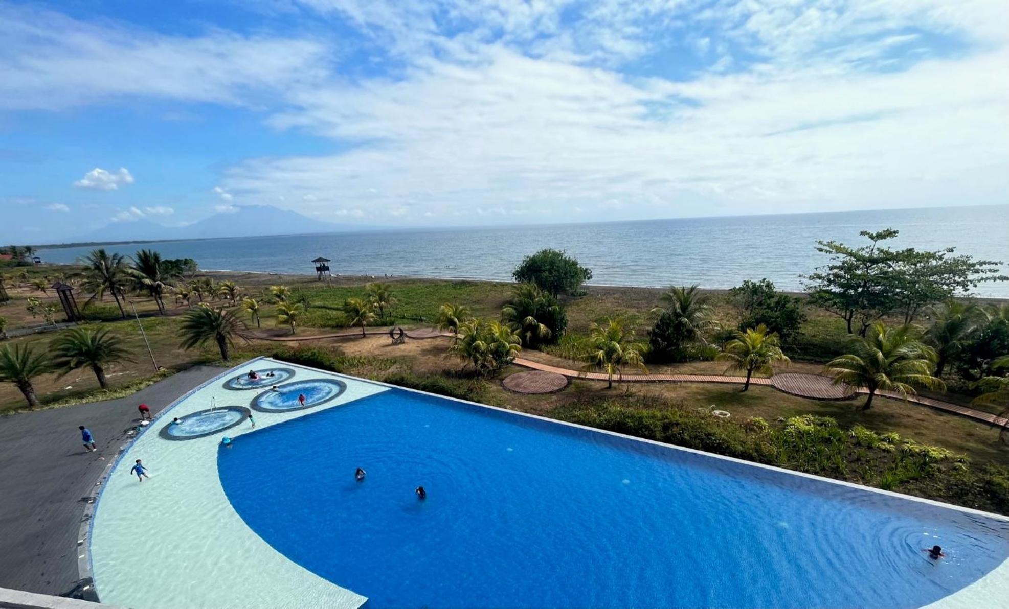 Seafront Residences Vacation Getaway San Juan  Buitenkant foto
